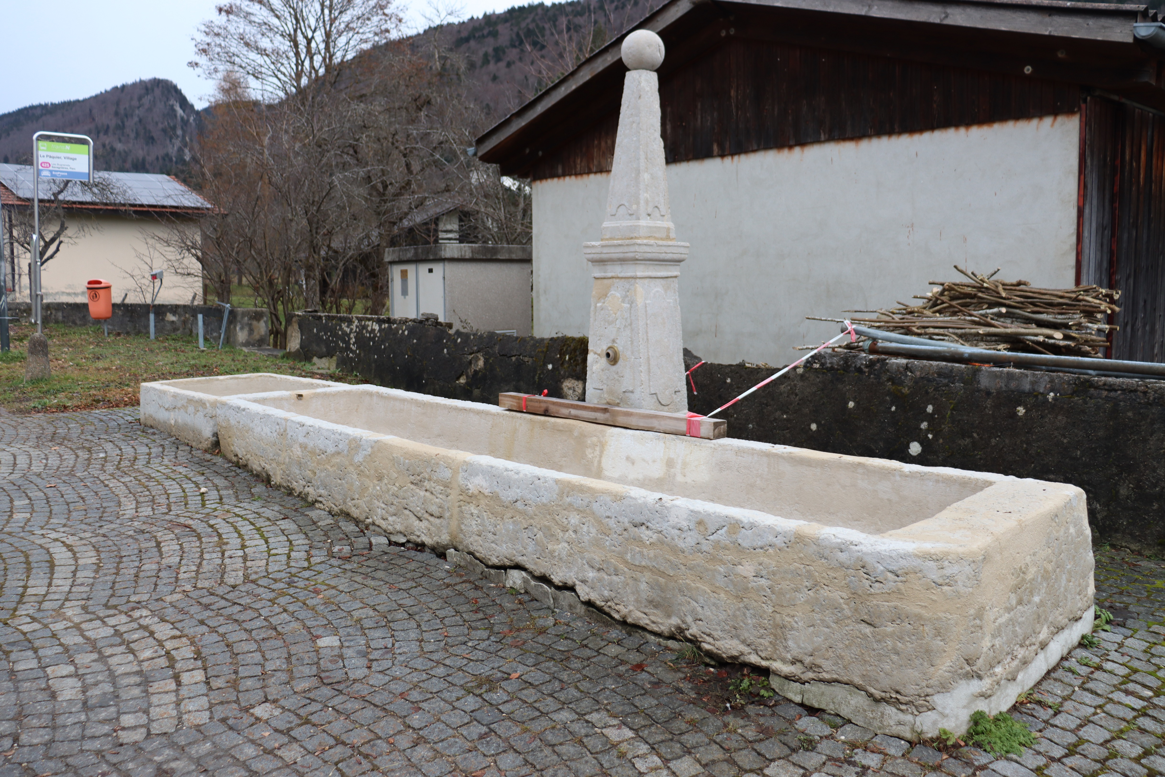 Restauration der Brunnen in Le Pâquier